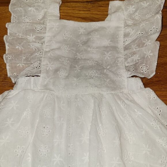 Girls White Eyelet Ruffle Bubble Pinafore Dress 6 Month - Picture 2 of 9